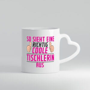 Richtig Coole Tischlerin | Tischlerei - Herzhenkel Tasse - Kaffeetasse / Geschenk / Familie