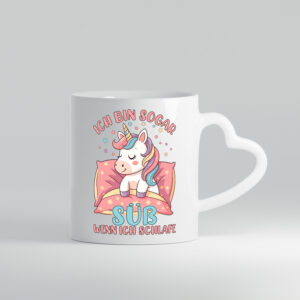 Bin süß wenn ich schlafe | Einhorn - Herzhenkel Tasse - Kaffeetasse / Geschenk / Familie