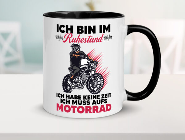 Rentner muss aufs Motorrad | Ruhestand | Motorrad Farbige Tasse - Kaffeetasse / Geschenk / Familie