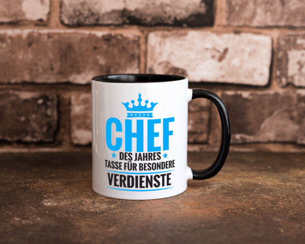 Besonderer Verdienst: Chef | Führungskraft | Vorgesetzter Farbige Tasse - Kaffeetasse / Geschenk / Familie