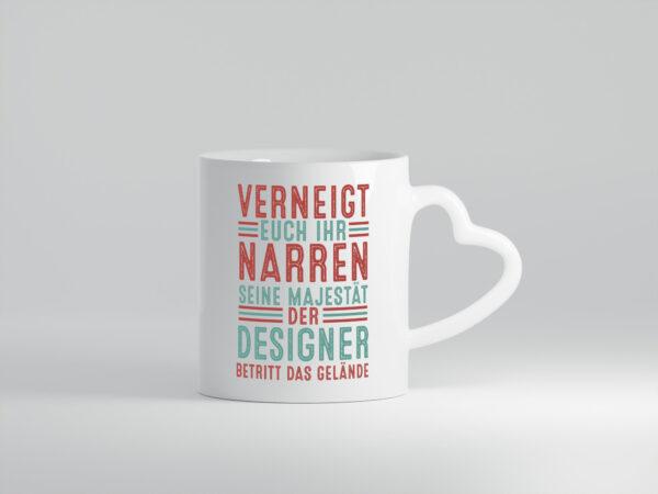 Verneigt euch: Designer Beruf | Mode - Herzhenkel Tasse - Kaffeetasse / Geschenk / Familie