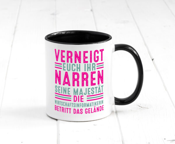 Verneigt euch: Wirtschaftsinformatikerin Farbige Tasse - Kaffeetasse / Geschenk / Familie