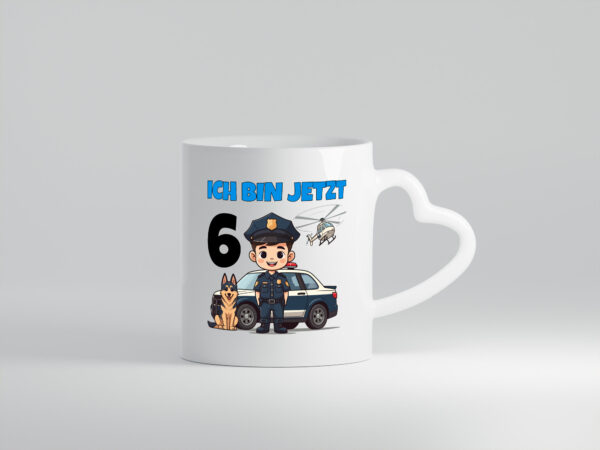 6. Geburtstag | 6 Jahre | Polizei Kind | Polizeiauto - Herzhenkel Tasse - Kaffeetasse / Geschenk / Familie