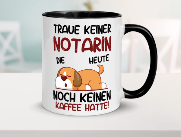 Traue keiner Notarin | Juristin Farbige Tasse - Kaffeetasse / Geschenk / Familie