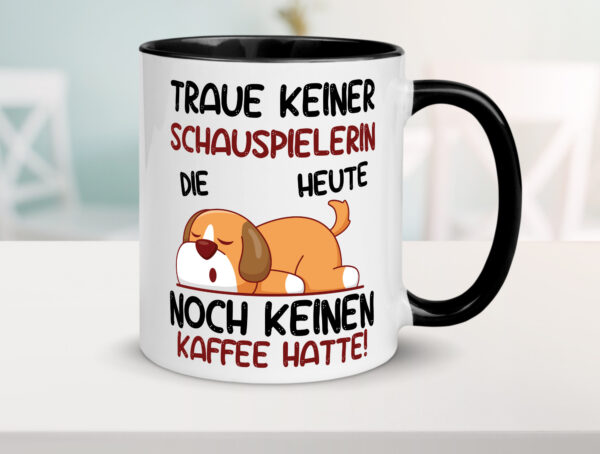 Traue keiner Schauspielerin | Theater Farbige Tasse - Kaffeetasse / Geschenk / Familie