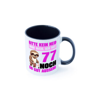 77. Geburtstag | Bitte kein neid | Faultier | 77 Jahre Farbige Tasse - Kaffeetasse / Geschenk / Familie