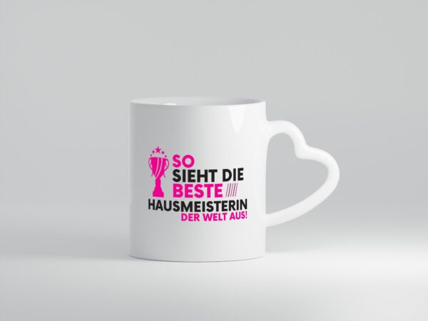 Die Weltbeste Hausmeisterin | Hauswart - Herzhenkel Tasse - Kaffeetasse / Geschenk / Familie