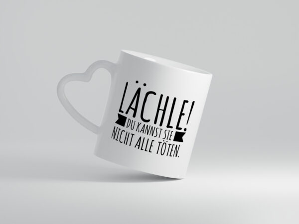 Lächle | Du kannst sie nicht alle töten | Sarkasmus | Spruch - Herzhenkel Tasse - Kaffeetasse / Geschenk / Familie