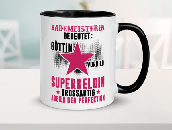 Bedeutung von Bademeisterin | Schwimmmeisterin Farbige Tasse - Kaffeetasse / Geschenk / Familie