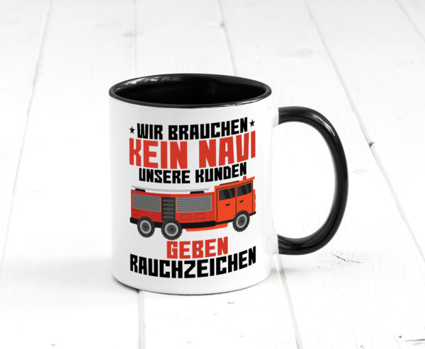 Kein Navi | Rauchzeichen | Feuerwehrauto | Brand | Einsatz Farbige Tasse - Kaffeetasse / Geschenk / Familie