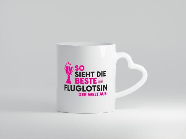 Die Weltbeste Fluglotsin | Flughafen | Flugverkehr - Herzhenkel Tasse - Kaffeetasse / Geschenk / Familie