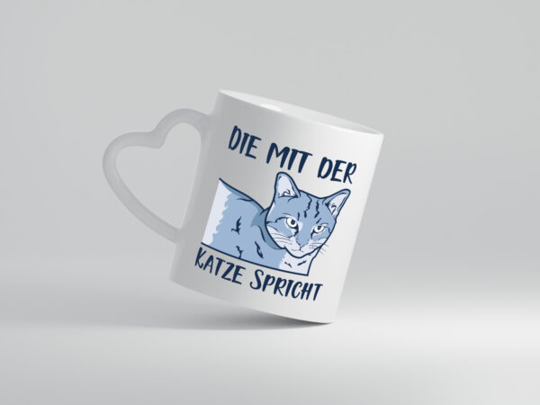 Die mit der Katze spricht | Katze - Herzhenkel Tasse - Kaffeetasse / Geschenk / Familie