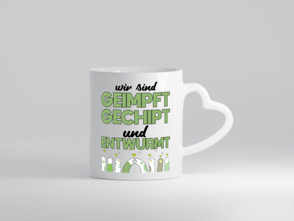 Geimpft, gechipt und entwurmt | Tierbeine | Pfoten - Herzhenkel Tasse - Kaffeetasse / Geschenk / Familie