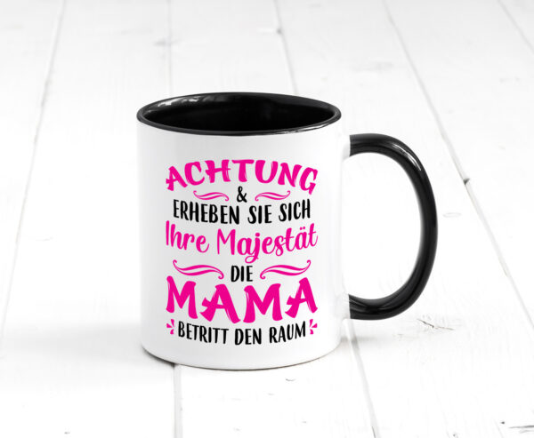 Achtung erheben sie sich | mama betritt den Raum Farbige Tasse - Kaffeetasse / Geschenk / Familie