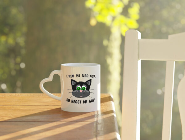 Bayrisch | Bayerisch | Spruchtasse | mürrische Katze - Herzhenkel Tasse - Kaffeetasse / Geschenk / Familie