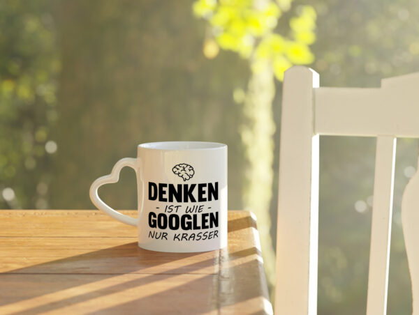 Denken ist wie Googeln nur Krasser - Herzhenkel Tasse - Kaffeetasse / Geschenk / Familie