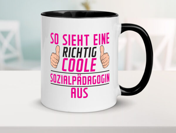 Richtig Coole Sozialpädagogin | Humor | Pädagogin Farbige Tasse - Kaffeetasse / Geschenk / Familie