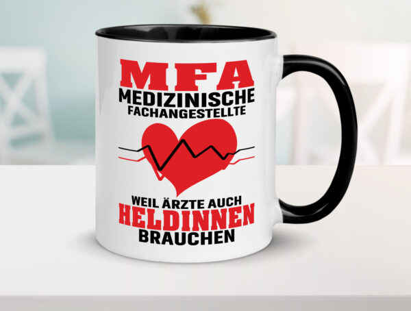 MFA weil ärzte auch Heldinen brauchen | MFA Farbige Tasse - Kaffeetasse / Geschenk / Familie