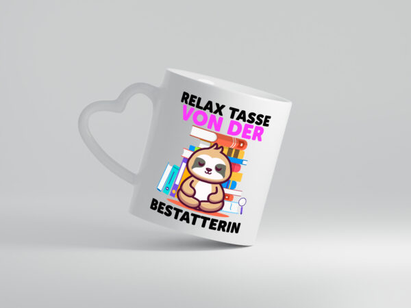 Relax Tasse: Bestatterin | Bestattung | Totengräberin - Herzhenkel Tasse - Kaffeetasse / Geschenk / Familie