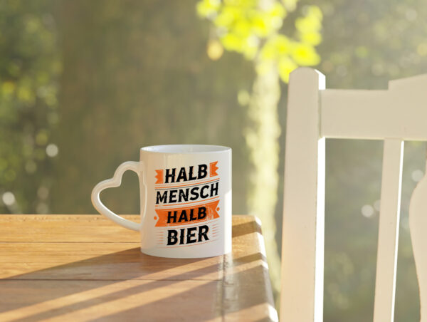 Halb Mensch halb Bier | Biertrinker | Bierliebhaber - Herzhenkel Tasse - Kaffeetasse / Geschenk / Familie