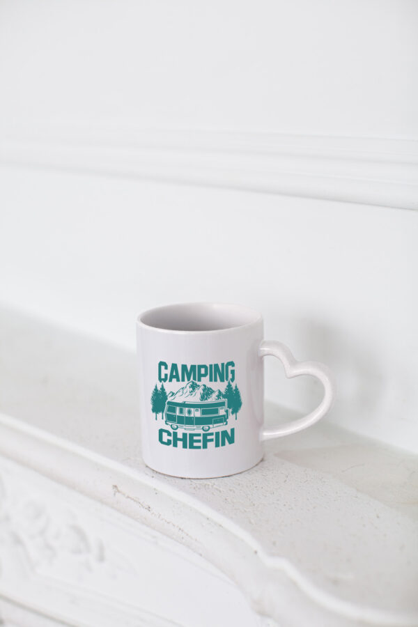 Camping Chefin | Wohnmobil - Herzhenkel Tasse - Kaffeetasse / Geschenk / Familie