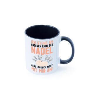 Anderes Ende der Nadel | Krankenschwester | Spritze | Arzt Farbige Tasse - Kaffeetasse / Geschenk / Familie