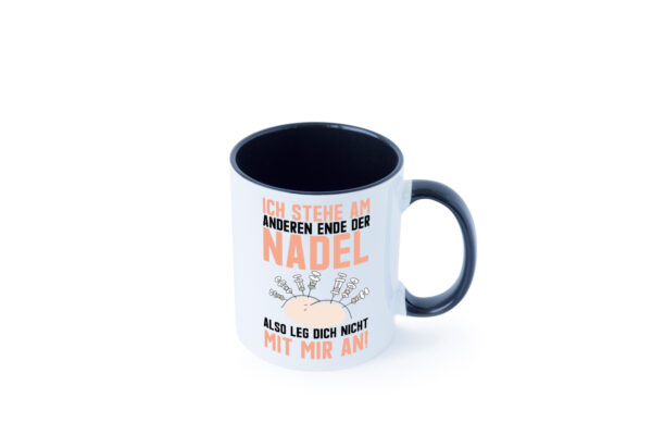 Anderes Ende der Nadel | Krankenschwester | Spritze | Arzt Farbige Tasse - Kaffeetasse / Geschenk / Familie