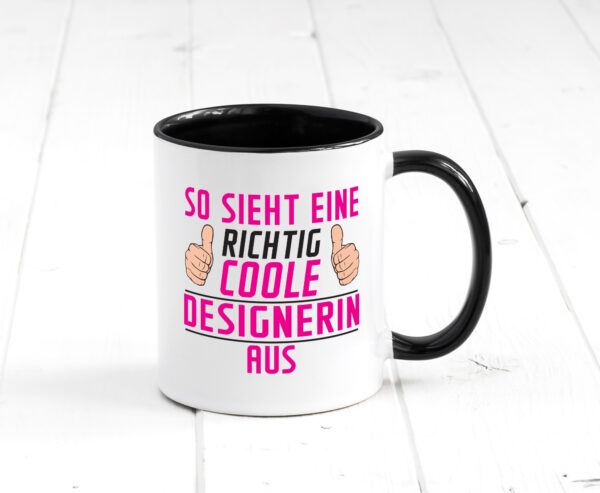 Richtig Coole Designerin | Mode Farbige Tasse - Kaffeetasse / Geschenk / Familie