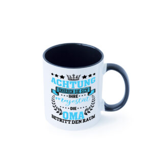 Erheben Sie sich die Oma betritt den Raum Farbige Tasse - Kaffeetasse / Geschenk / Familie