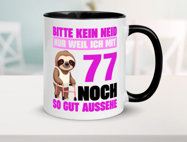 77. Geburtstag | Bitte kein neid | Faultier | 77 Jahre Farbige Tasse - Kaffeetasse / Geschenk / Familie