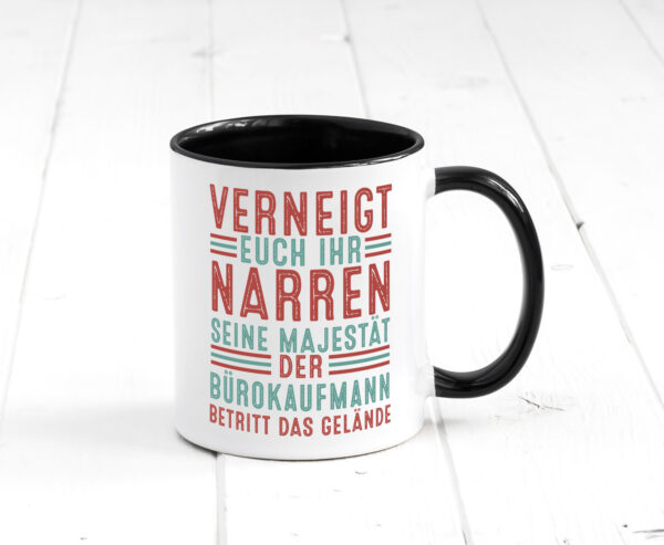 Verneigt euch: Bürokaufmann | Kaufmann Farbige Tasse - Kaffeetasse / Geschenk / Familie