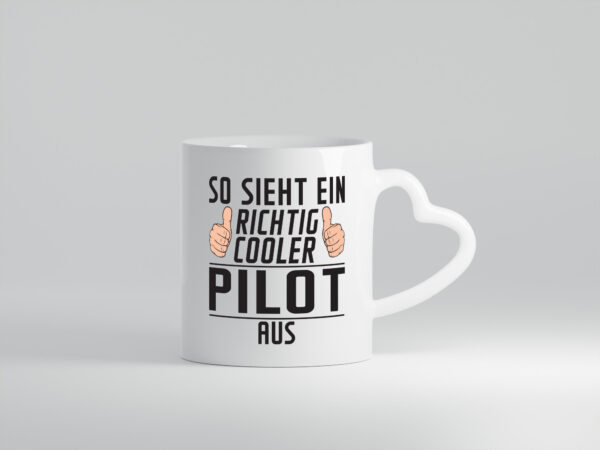 Richtig Cooler Pilot | Flugzeug | Piloten - Herzhenkel Tasse - Kaffeetasse / Geschenk / Familie