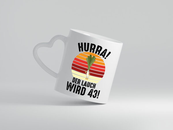 Hurra der lauch wird 43 | 43. Geburtstag | Ehrentag - Herzhenkel Tasse - Kaffeetasse / Geschenk / Familie