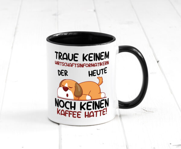 Traue keiner Wirtschaftsinformatikerin | Wirtschaft Farbige Tasse - Kaffeetasse / Geschenk / Familie