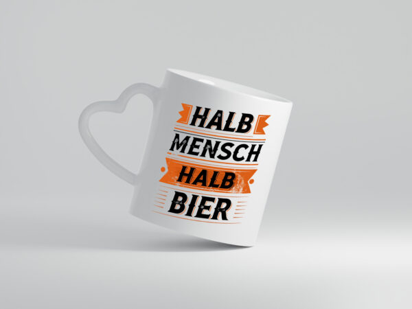 Halb Mensch halb Bier | Biertrinker | Bierliebhaber - Herzhenkel Tasse - Kaffeetasse / Geschenk / Familie