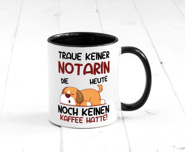 Traue keiner Notarin | Juristin Farbige Tasse - Kaffeetasse / Geschenk / Familie