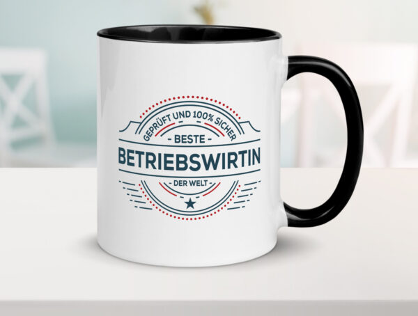 Geprüft und sicher: Betriebswirtin | Betriebswirtschaft Farbige Tasse - Kaffeetasse / Geschenk / Familie