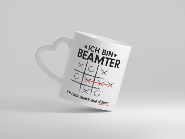 Lösung finden: Beamter | Verbeamtung | Dienst v2 - Herzhenkel Tasse - Kaffeetasse / Geschenk / Familie