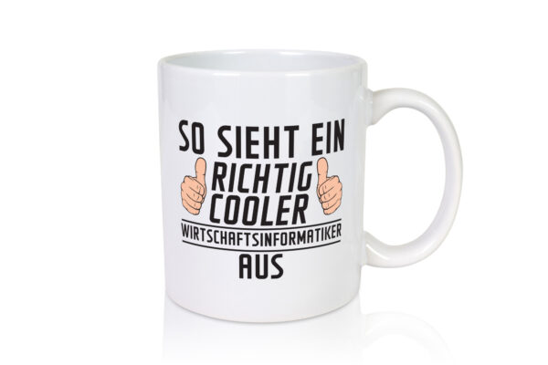 Richtig Coole Wirtschaftsinformatikerin | Wirtschaft v2 - Tasse Weiss - Kaffeetasse / Geschenk / Familie