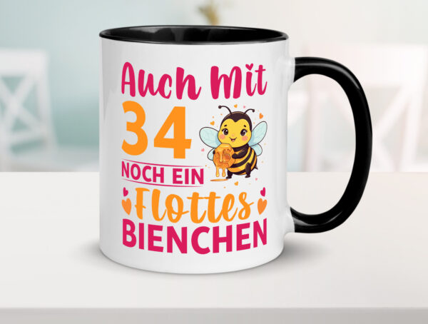 34. Geburtstag | Flottes Bienchen | 34 Jahre Farbige Tasse - Kaffeetasse / Geschenk / Familie