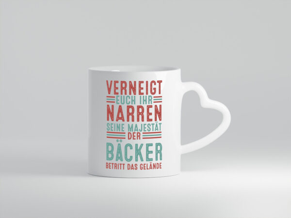 Verneigt euch: Bäcker | Bäckerei | Backen | Konditor v2 - Herzhenkel Tasse - Kaffeetasse / Geschenk / Familie