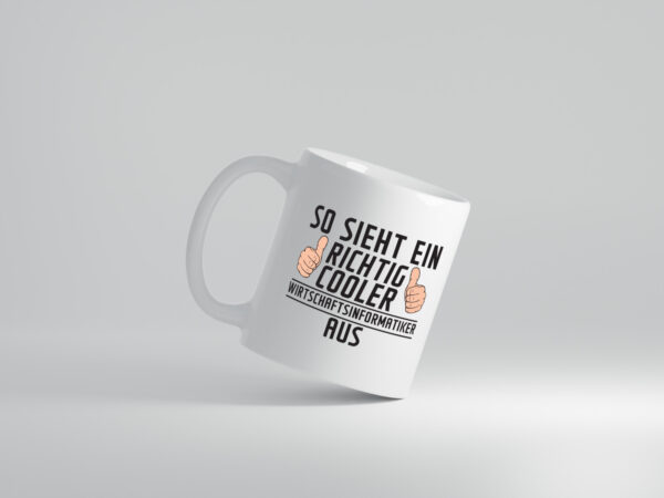 Richtig Coole Wirtschaftsinformatikerin | Wirtschaft v2 - Tasse Weiss - Kaffeetasse / Geschenk / Familie