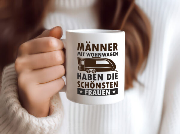 Männer mit Wohnwagen | Schönste Frauen | Camping v2 - Tasse Weiss - Kaffeetasse / Geschenk / Familie