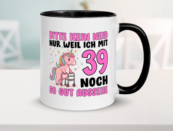39. Geburtstag | 39 Jahre | Mit 39 noch so gut aussehen v2 Farbige Tasse - Kaffeetasse / Geschenk / Familie
