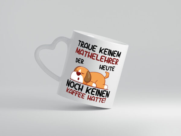 Traue keinem Mathelehrer | Lehrer | Mathe - Herzhenkel Tasse - Kaffeetasse / Geschenk / Familie