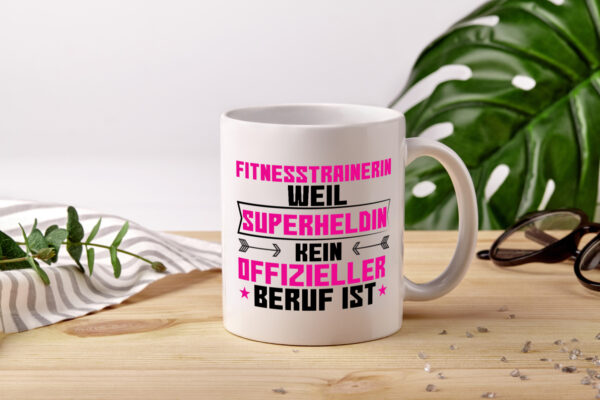 Superheldin Fitnesstrainerin | Trainerin | Sport - Tasse Weiss - Kaffeetasse / Geschenk / Familie