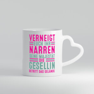 Verneigt euch: Gesellin | Handwerkerinnen v2 - Herzhenkel Tasse - Kaffeetasse / Geschenk / Familie