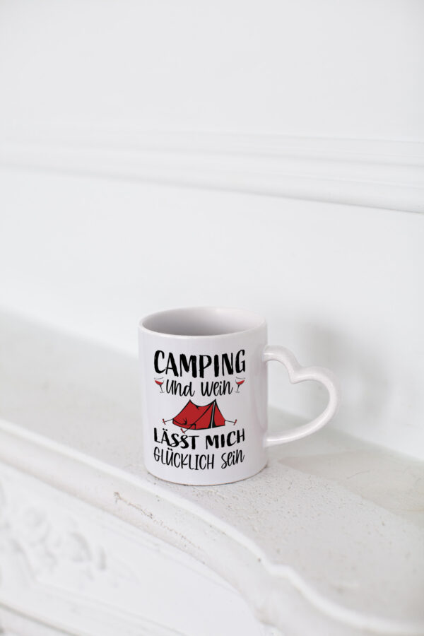 Camping und Wein, Glücklich sein | Zelt - Herzhenkel Tasse - Kaffeetasse / Geschenk / Familie