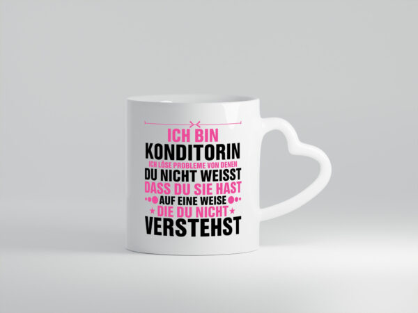 Löse Probleme: Konditorin | Konditorei v2 - Herzhenkel Tasse - Kaffeetasse / Geschenk / Familie