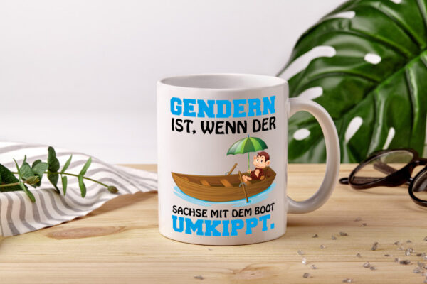 Der Sachse Kippt um - Tasse Weiss - Kaffeetasse / Geschenk / Familie